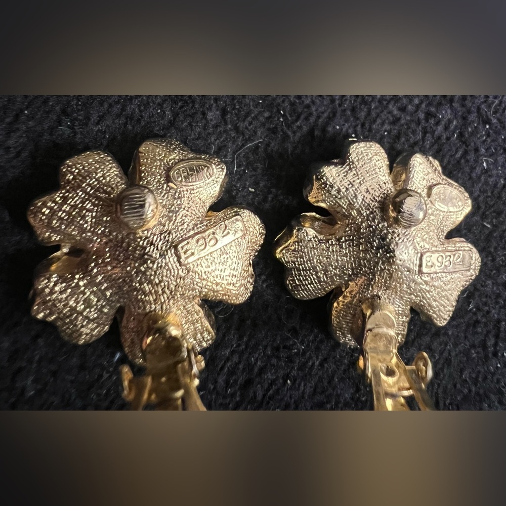 Vintage Pearl and Pave Diamond Costume Flower Earrings - Signed Sphinx - Picture 5 of 6